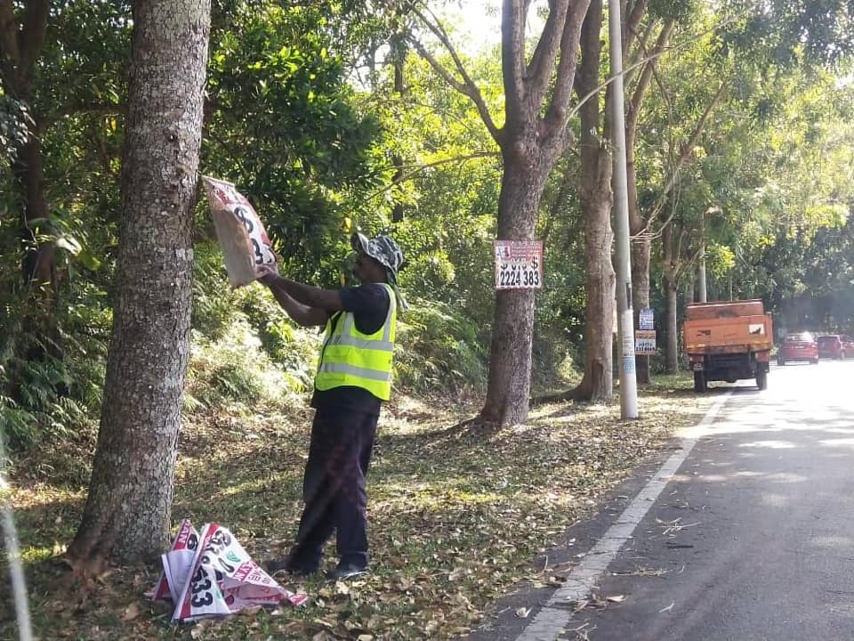 KERJA-KERJA MENURUNKAN POSTER, BUNTING, BANNER HARAM & TAMAT TEMPOH