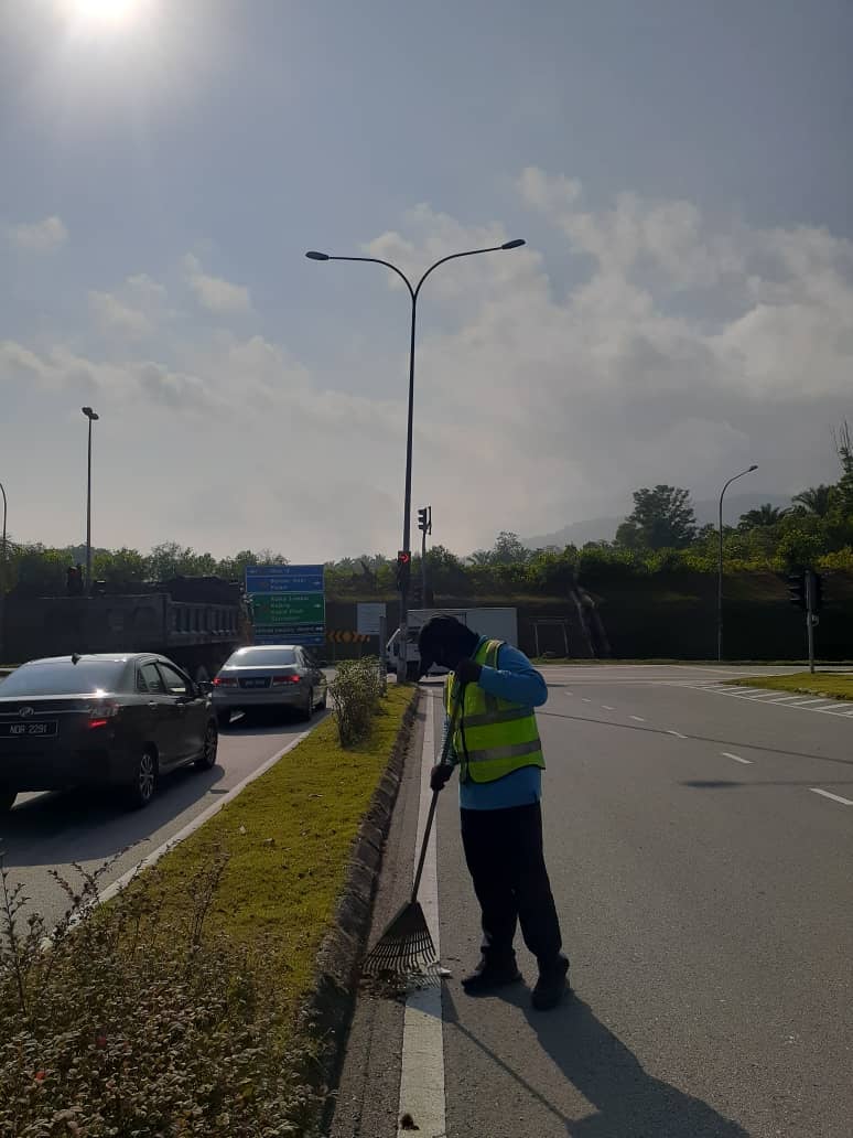 PEMBERSIHAN JALAN JKR