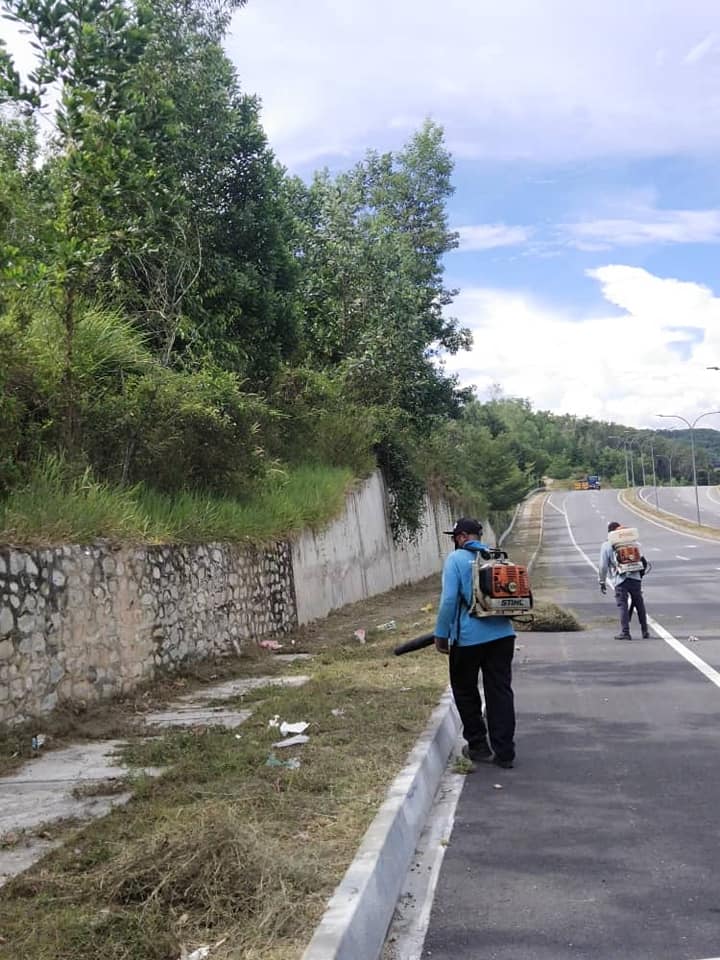 KERJA-KERJA PEMBERSIHAN KAWASAN