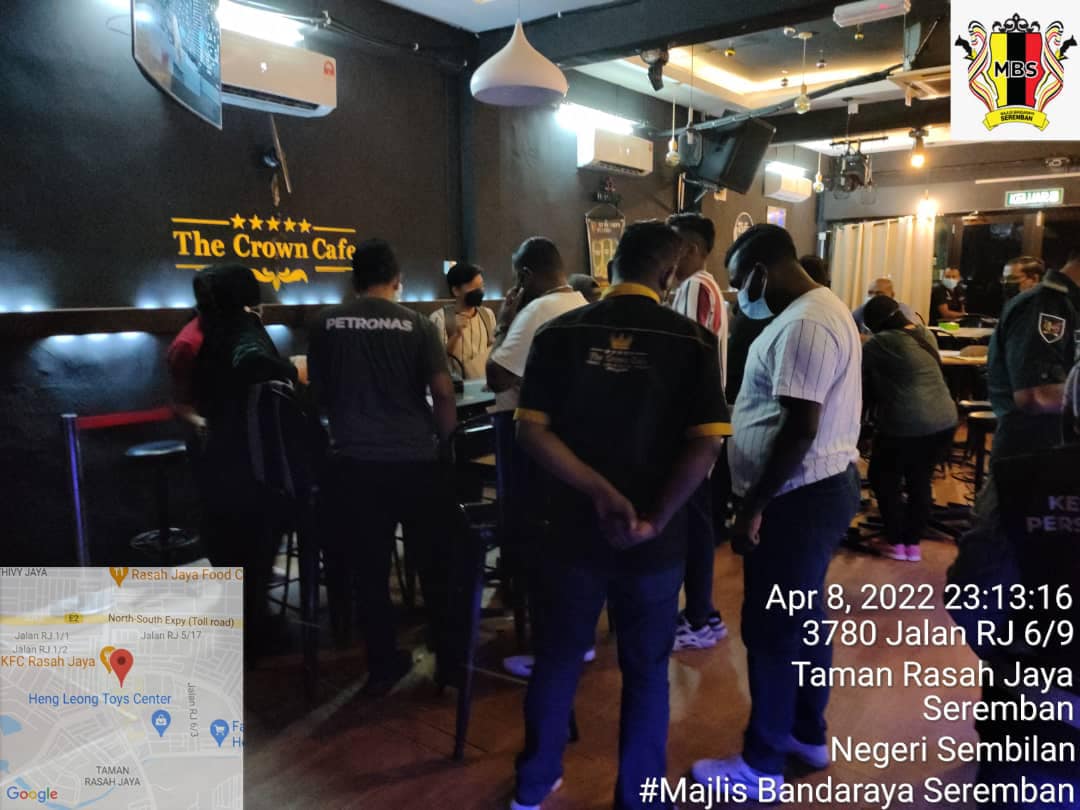 THE CROWN CAFÉ, TAMAN RASAH JAYA.