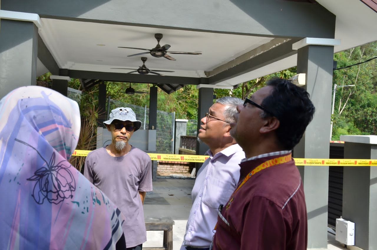 LAWATAN TURUN PADANG DATUK BANDAR DI KAWASAN TANAH RUNTUH