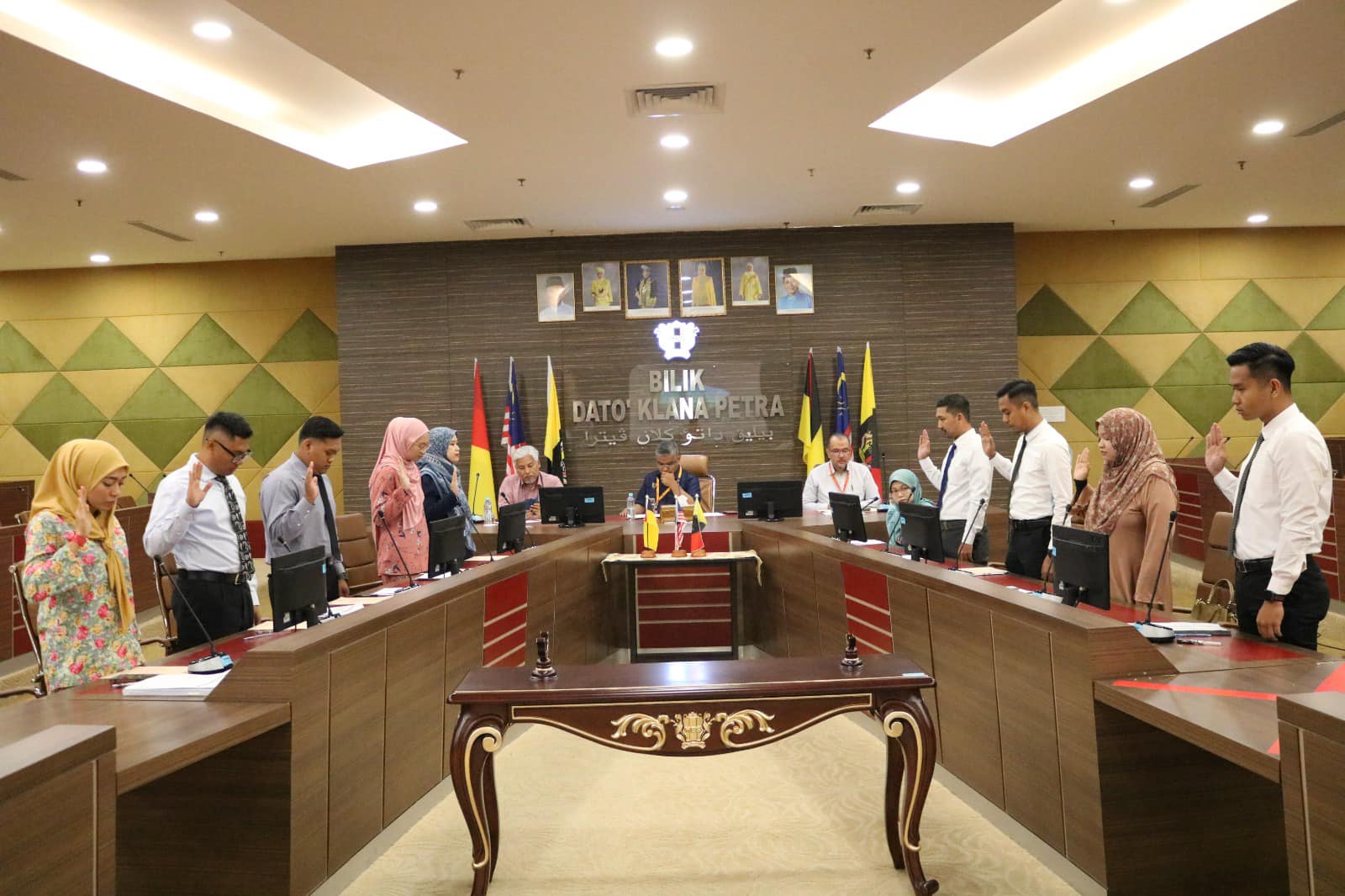 SESI PENYERAHAN SURAT & BACAAN IKRAR (AKU JANJI) BAGI LANTIKAN TETAP & LANTIKAN BARU