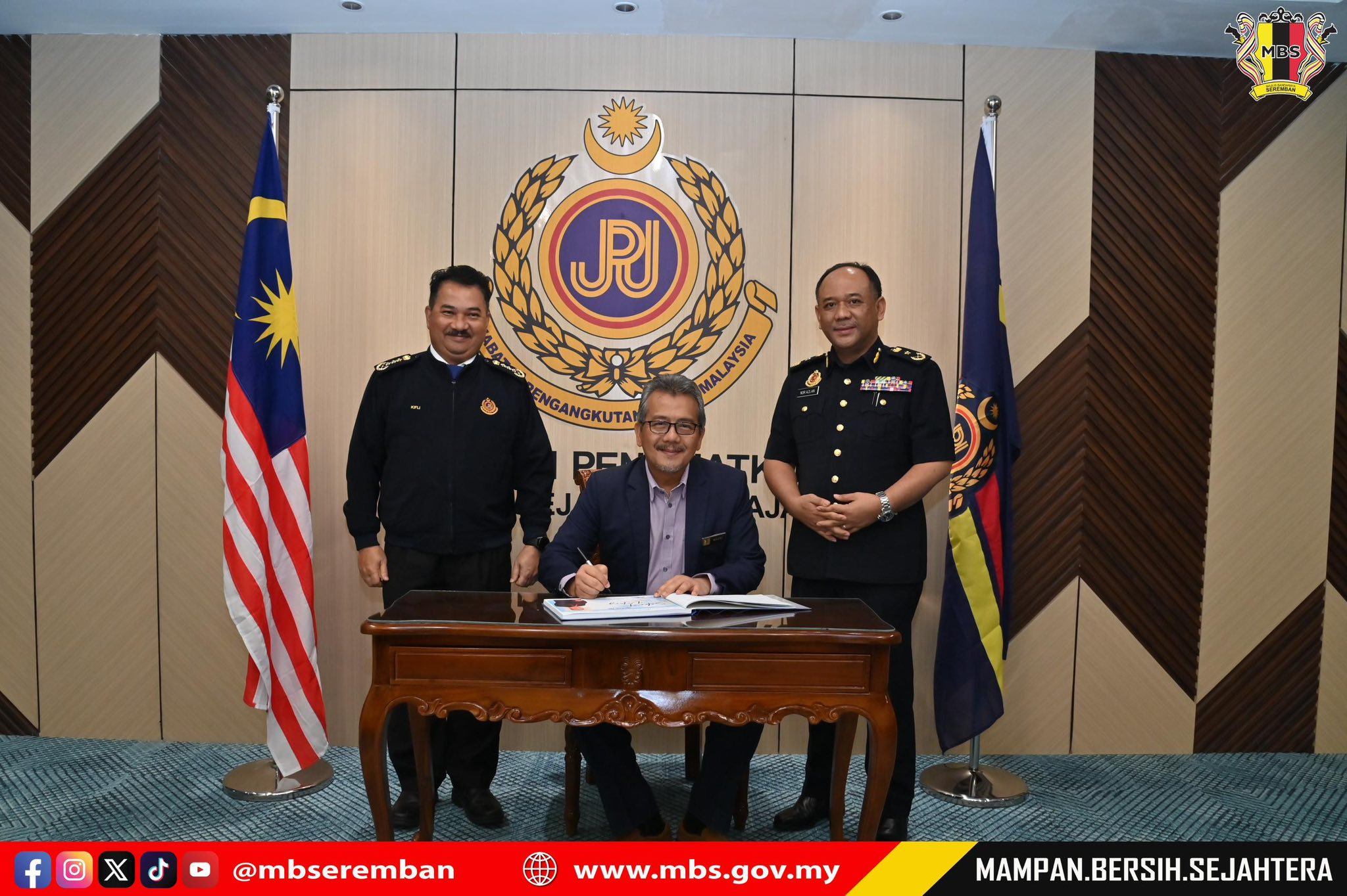 KUNJUNGAN HORMAT YBHG. DATUK BANDAR MAJLIS BANDARAYA SEREMBAN KEPADA PENGARAH KANAN PENGUATKUASA JABATAN PENGANGKUTAN JALAN MALAYSIA