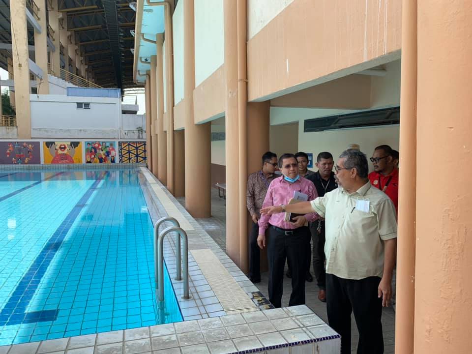LAWATAN MELIHAT PERSIAPAN BAGI PEMBUKAAN KOLAM RENANG AWAM DAN PUSAT AKUATIK PAROI