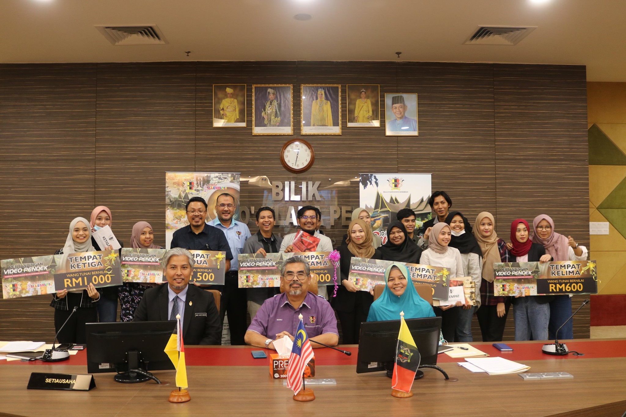 MAJLIS PENYAMPAIAN HADIAH KEPADA PEMENANG PERTANDINGAN VIDEO PENDEK