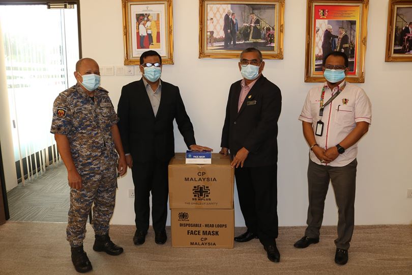 MAJLIS PENYERAHAN PELITUP HIDUNG & MULUT (FACE MASK) OLEH SYARIKAT PERMAIDANI CARPET PRIMA SDN. BHD.
