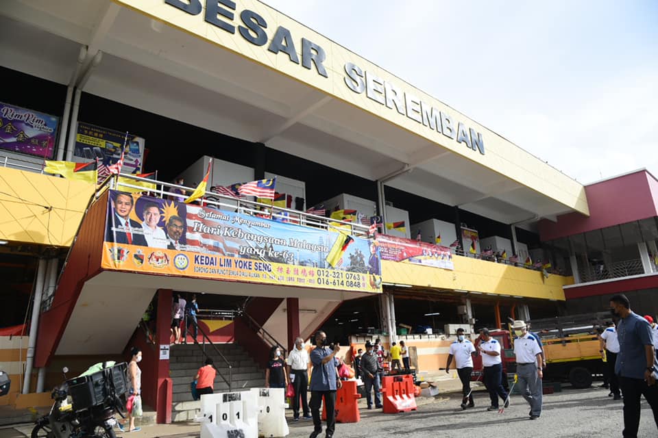 MENJUNJUNG KASIH KEPADA DYMM YANG DI-PERTUAN BESAR NEGERI SEMBILAN MENCEMAR DULI