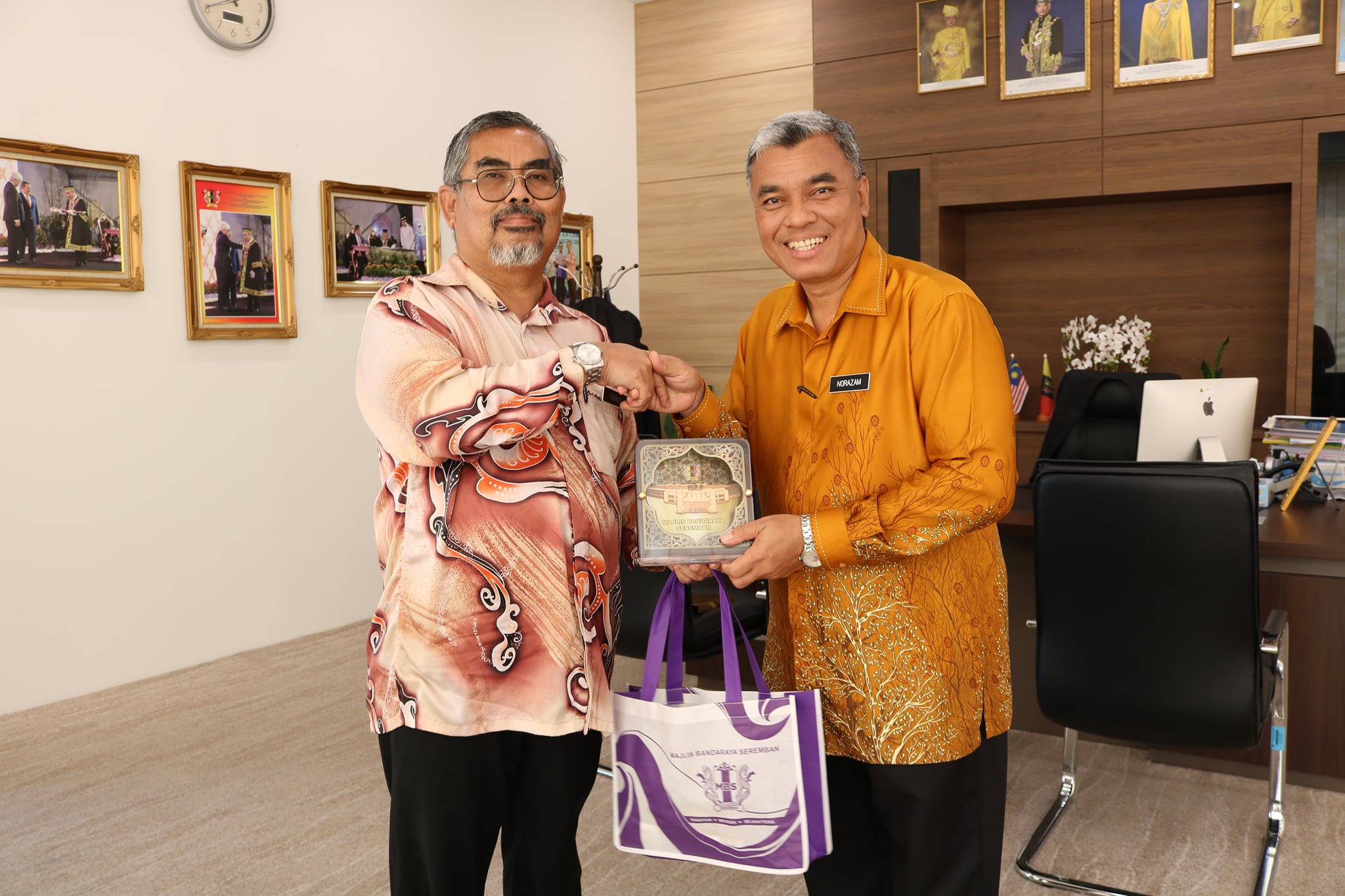KUNJUNGAN HORMAT KETUA PEGAWAI PENDIDIKAN DAERAH SEREMBAN DAN PENOLONG PEGAWAI PENDIDIKAN DAERAH SEREMBAN 