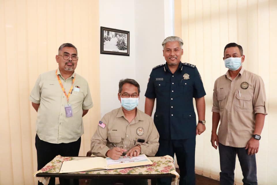 SESI PENYERAHAN BAHAN KEMPEN COVID-19 OLEH AGENSI PENGURUSAN BENCANA NEGARA (NADMA) JABATAN PERDANA MENTERI KEPADA MAJLIS BANDARAYA SEREMBAN