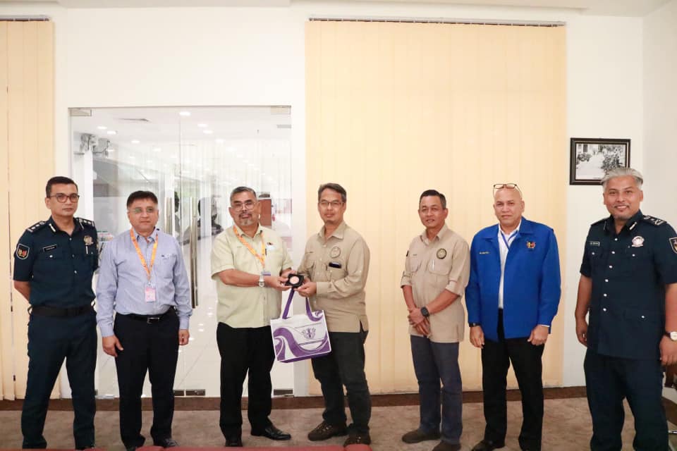 SESI PENYERAHAN BAHAN KEMPEN COVID-19 OLEH AGENSI PENGURUSAN BENCANA NEGARA (NADMA) JABATAN PERDANA MENTERI KEPADA MAJLIS BANDARAYA SEREMBAN