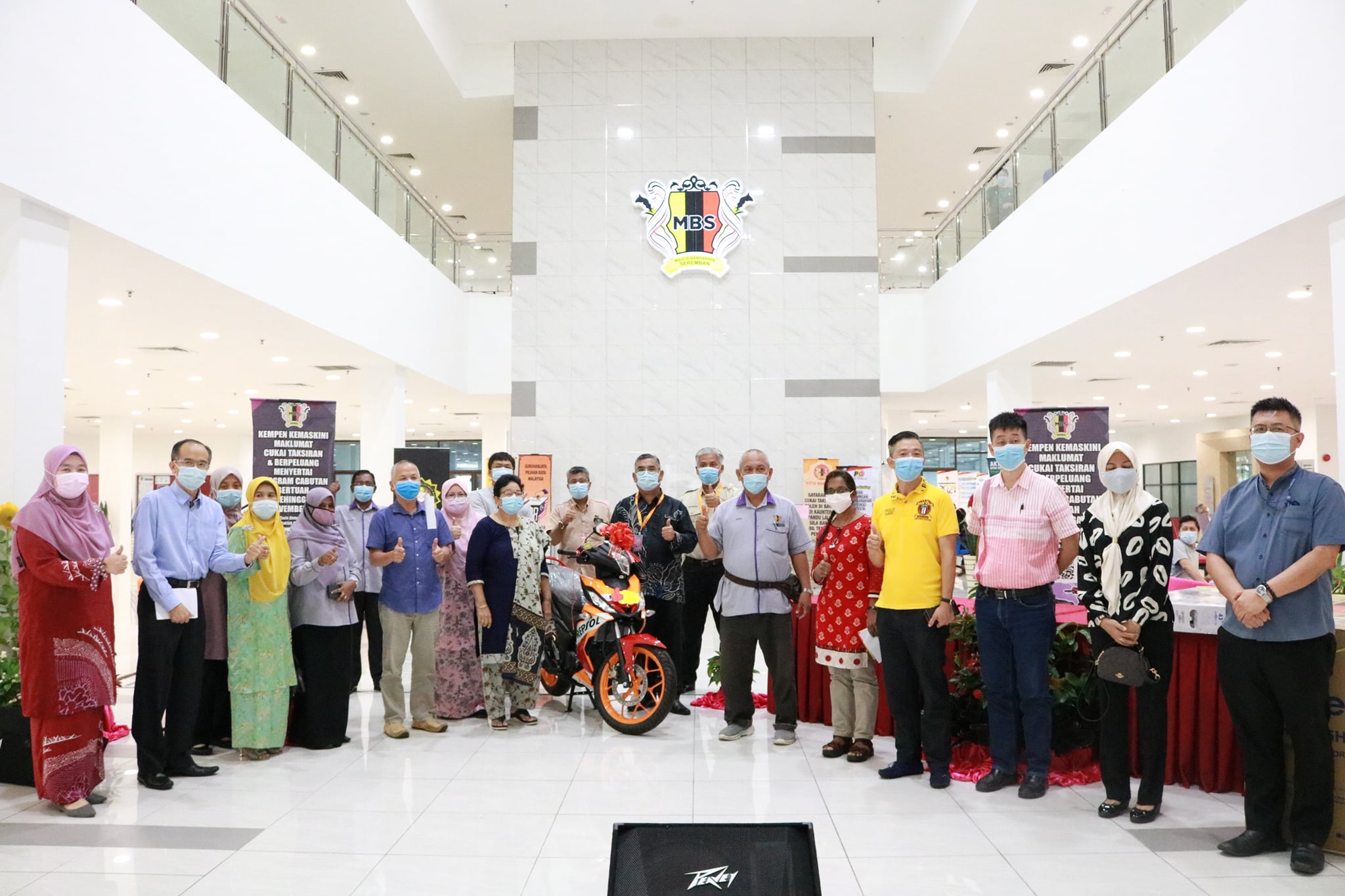 PENYAMPAIAN HADIAH KEPADA PEMENANG CABUTAN BERTUAH KEMPEN KEMASKINI MAKLUMAT CUKAI TAKSIRAN MAJLIS BANDARAYA SEREMBAN BAGI TAHUN 2020