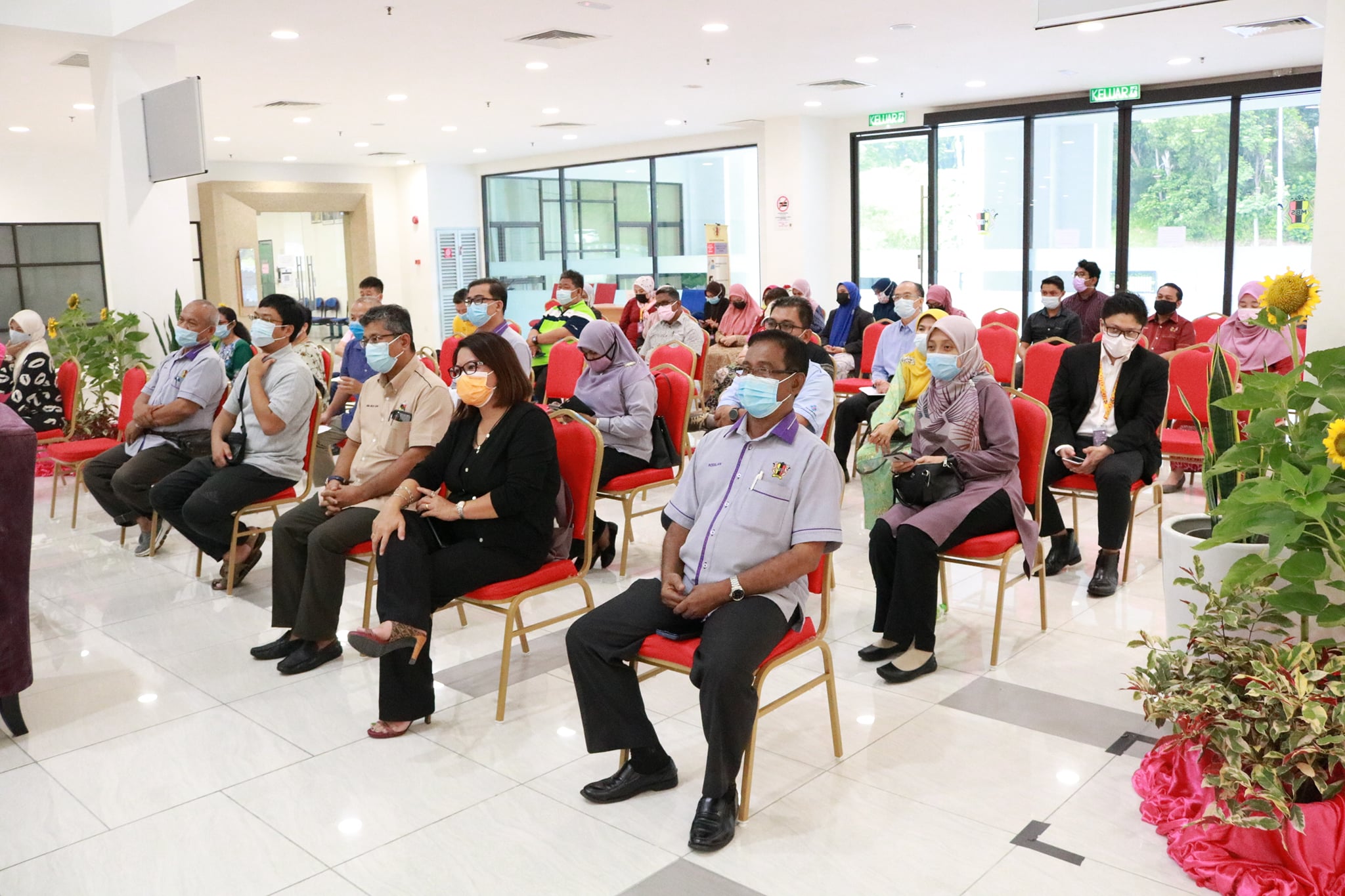 PENYAMPAIAN HADIAH KEPADA PEMENANG CABUTAN BERTUAH KEMPEN KEMASKINI MAKLUMAT CUKAI TAKSIRAN MAJLIS BANDARAYA SEREMBAN BAGI TAHUN 2020