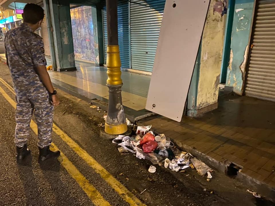 NOTIS KOMPAUN MEMBUANG SAMPAH MERATA - RATA