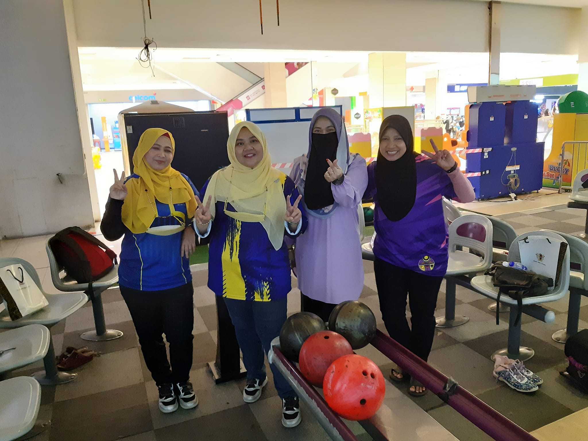 DENGAN KERJASAMA MBS MENGADAKAN PERLAWANAN PERSAHABATAN BOWLING ANTARA PUSPANITA CN9 & PUSPANITA CAWANGAN NEGERI PERLIS