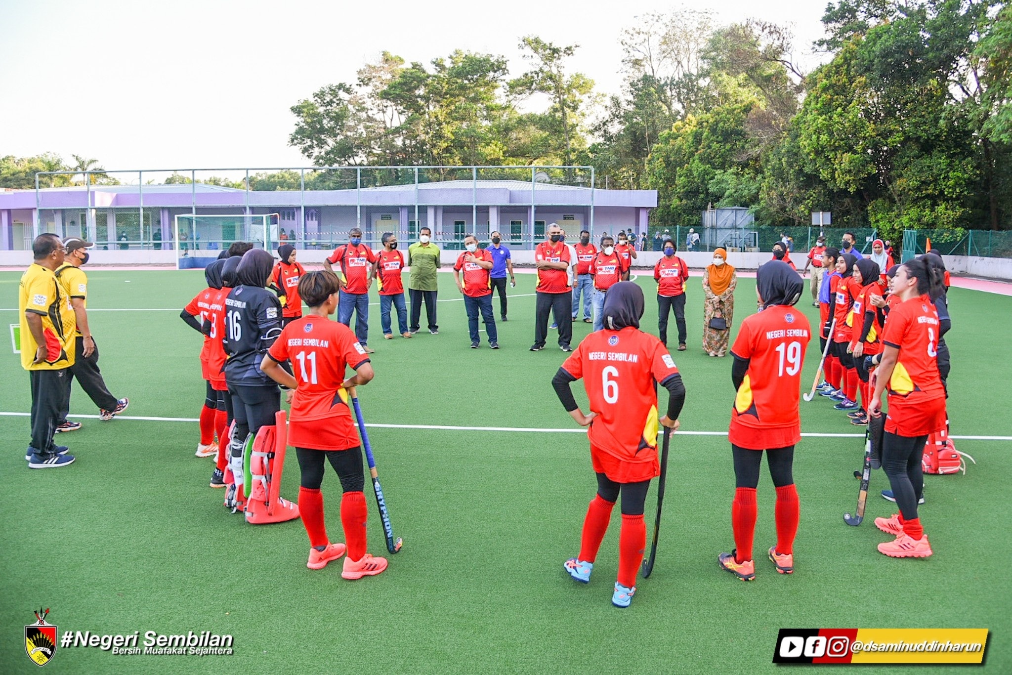 PASUKAN HOKI WANITA NEGERI SEMBILAN YANG BERJAYA MENGALAHKAN PASUKAN HOKI PULAU PINANG DALAM LIGA TNB MALAYSIA HOCKEY LEAGUE.