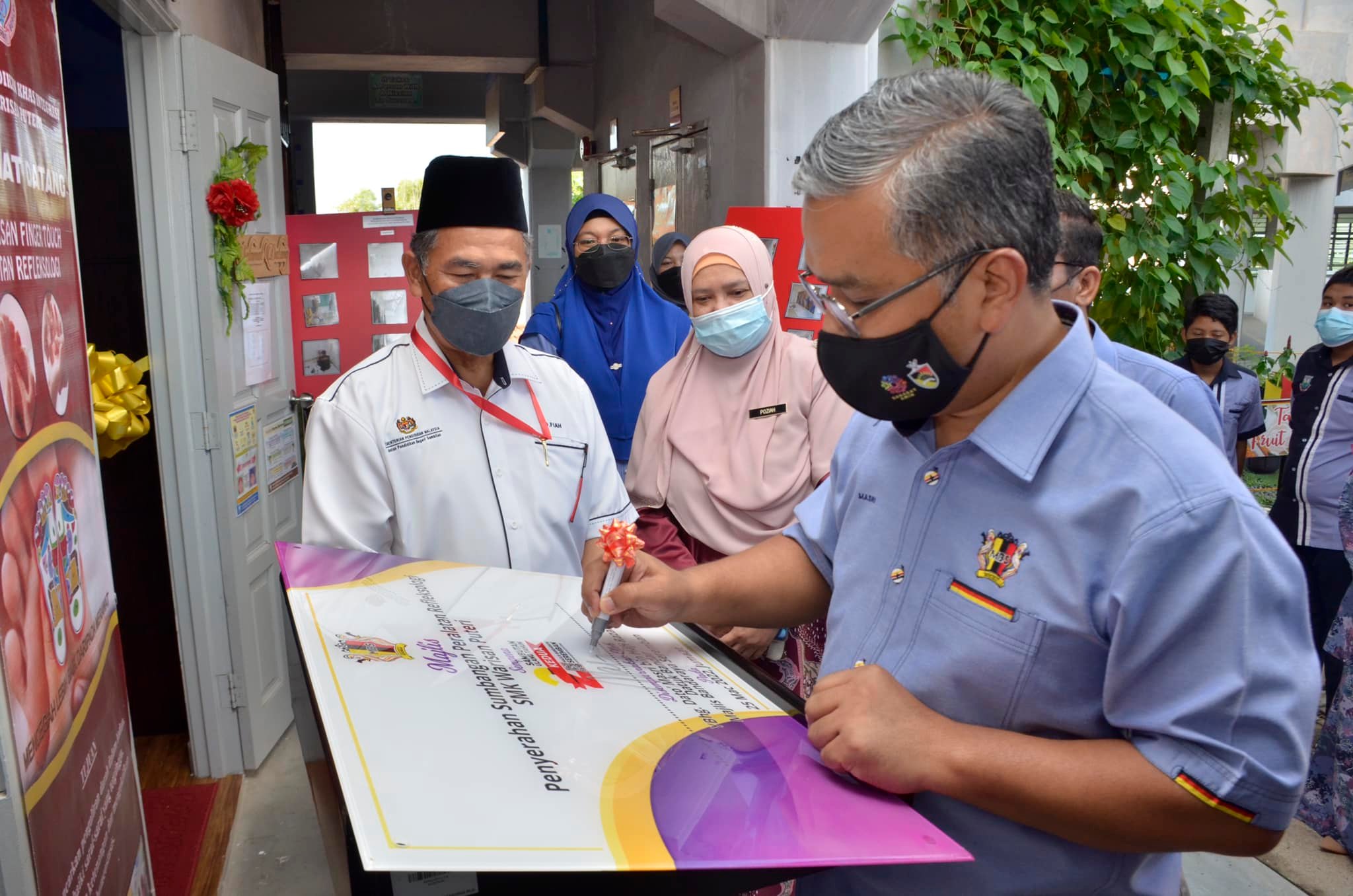 MAJLIS PENYERAHAN SUMBANGAN PERALATAN REFLEKSOLOGI SMK WARISAN PUTERI