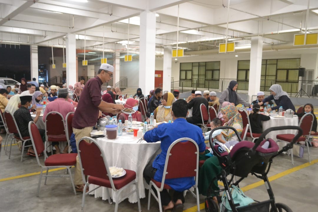 MAJLIS BERBUKA PUASA BERSAMA ANAK YATIM DAN SOLAT TERAWIH BERJEMAAH