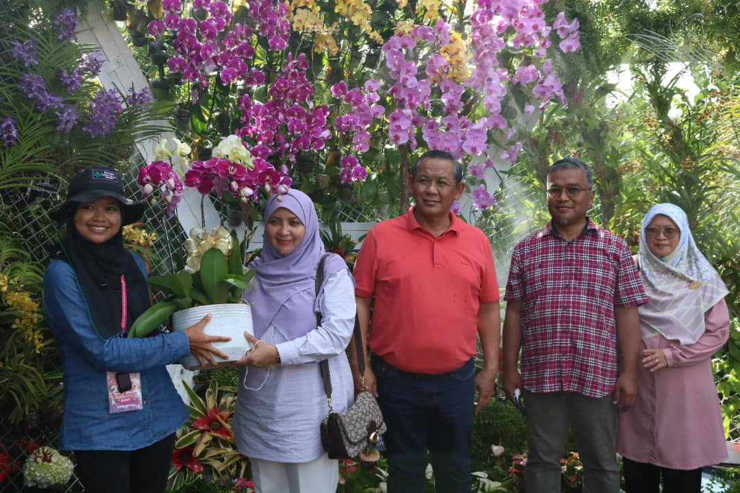 KUNJUNGAN DATUK BANDAR KE PESTA FLORIA PUTRAJAYA