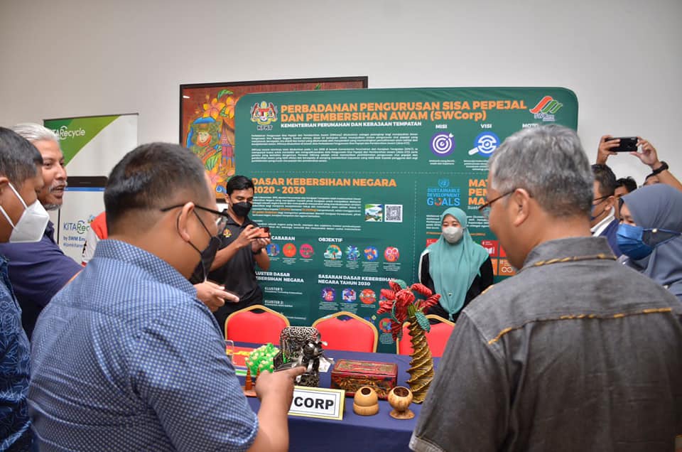 SEJARAH PENGAMBILAN PEMBERSIHAN AWAM DAN KUTIPAN SISA PEPEJAL OLEH SWCORP NEGERI SEMBILAN