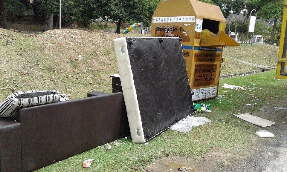 PELUPUSAN SISA PUKAL SEPERTI TILAM DAN PERABOT LAMA - HUBUNGI