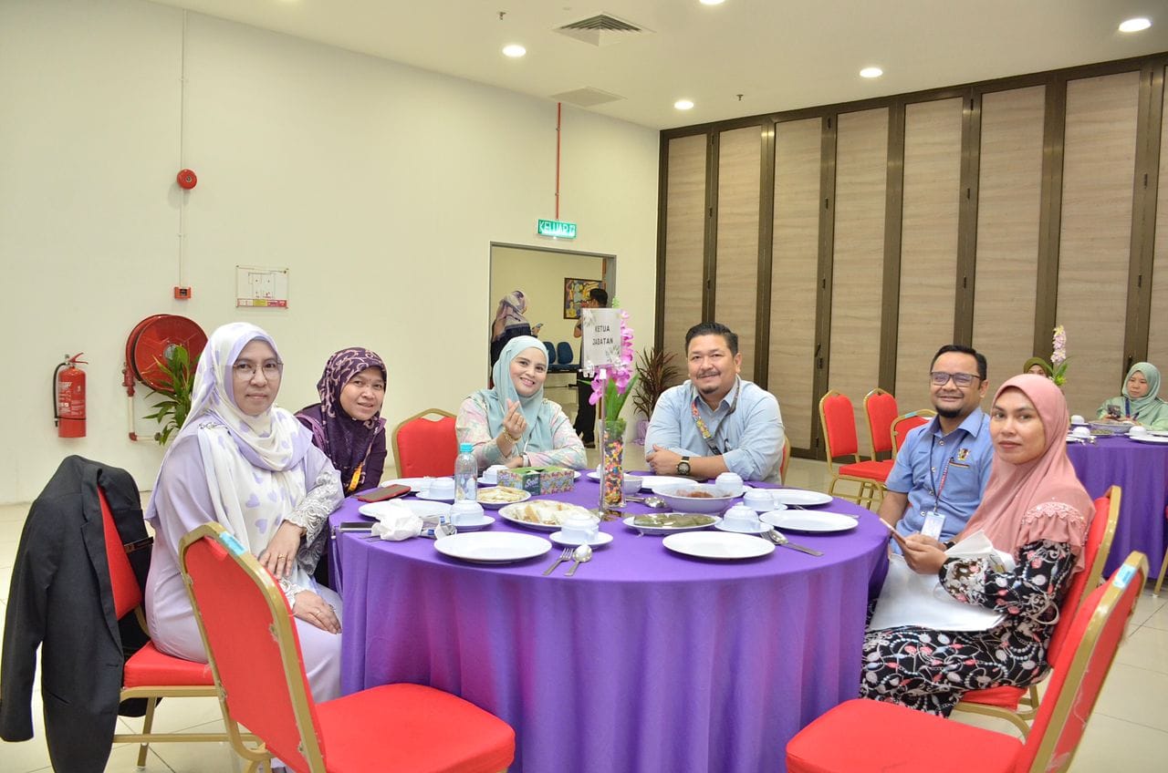 MAJLIS PENYERAHAN PERALATAN DAN SUMBANGAN KEPADA SUKARELAWAN (NGO) UNTUK PASCA BANJIR MAJLIS BANDARAYA SEREMBAN
