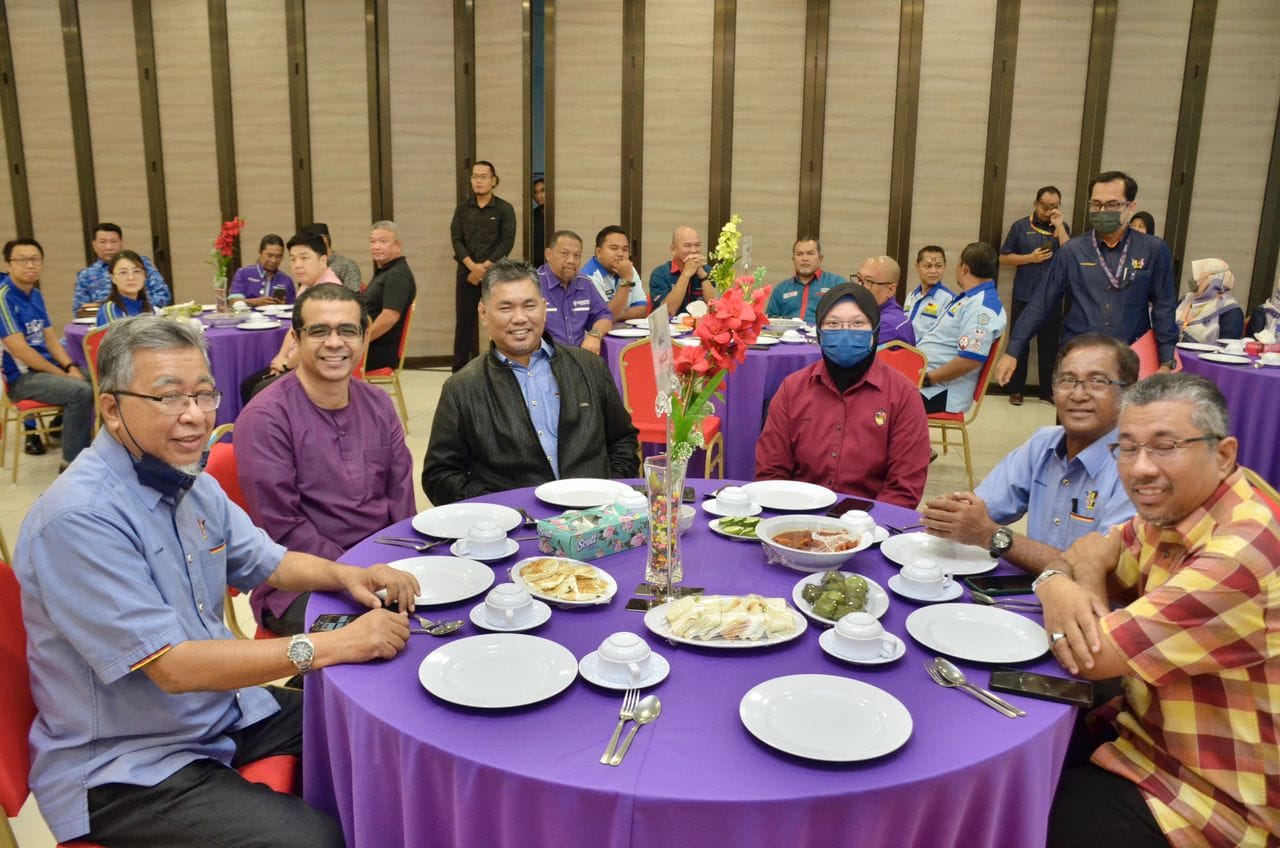 MAJLIS PENYERAHAN PERALATAN DAN SUMBANGAN KEPADA SUKARELAWAN (NGO) UNTUK PASCA BANJIR MAJLIS BANDARAYA SEREMBAN