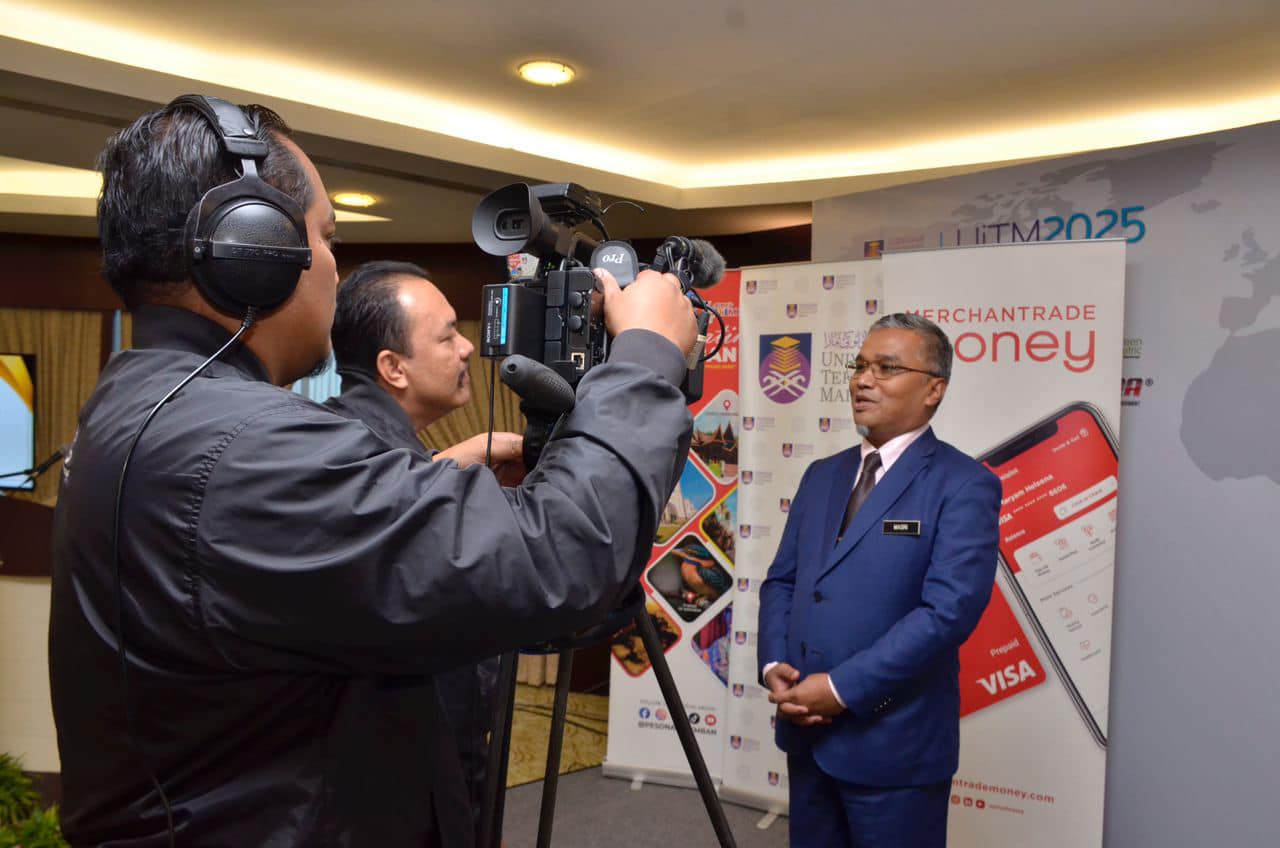 MAJLIS MENANDATANGANI MEMORANDUM PERSEFAHAMAN MOU DI ANTARA UITM DAN MBS