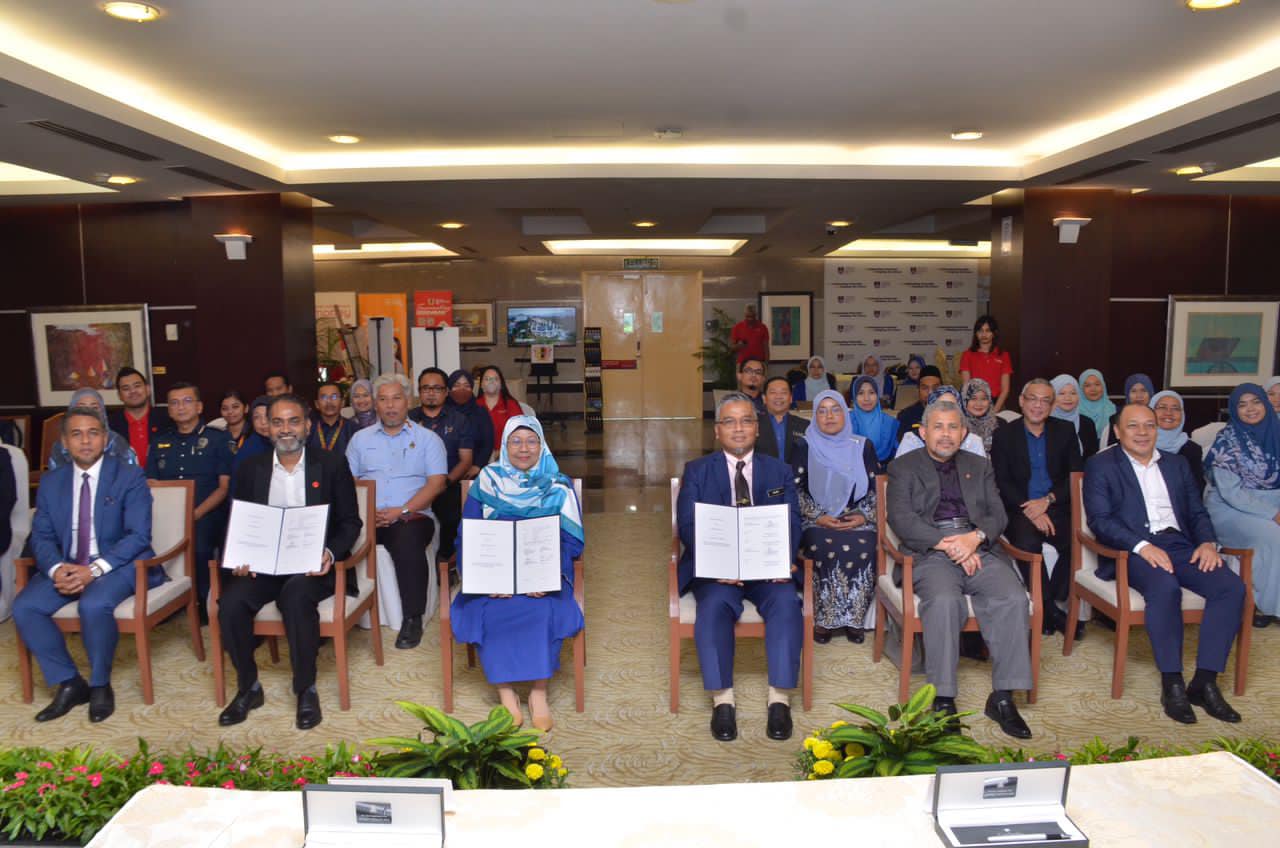 MAJLIS MENANDATANGANI MEMORANDUM PERSEFAHAMAN MOU DI ANTARA UITM DAN MBS