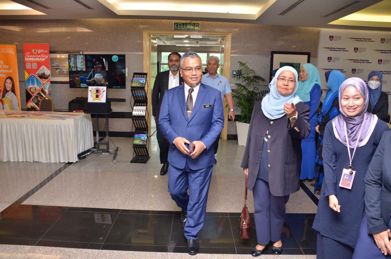 MAJLIS MENANDATANGANI MEMORANDUM PERSEFAHAMAN MOU DI ANTARA UITM DAN MBS