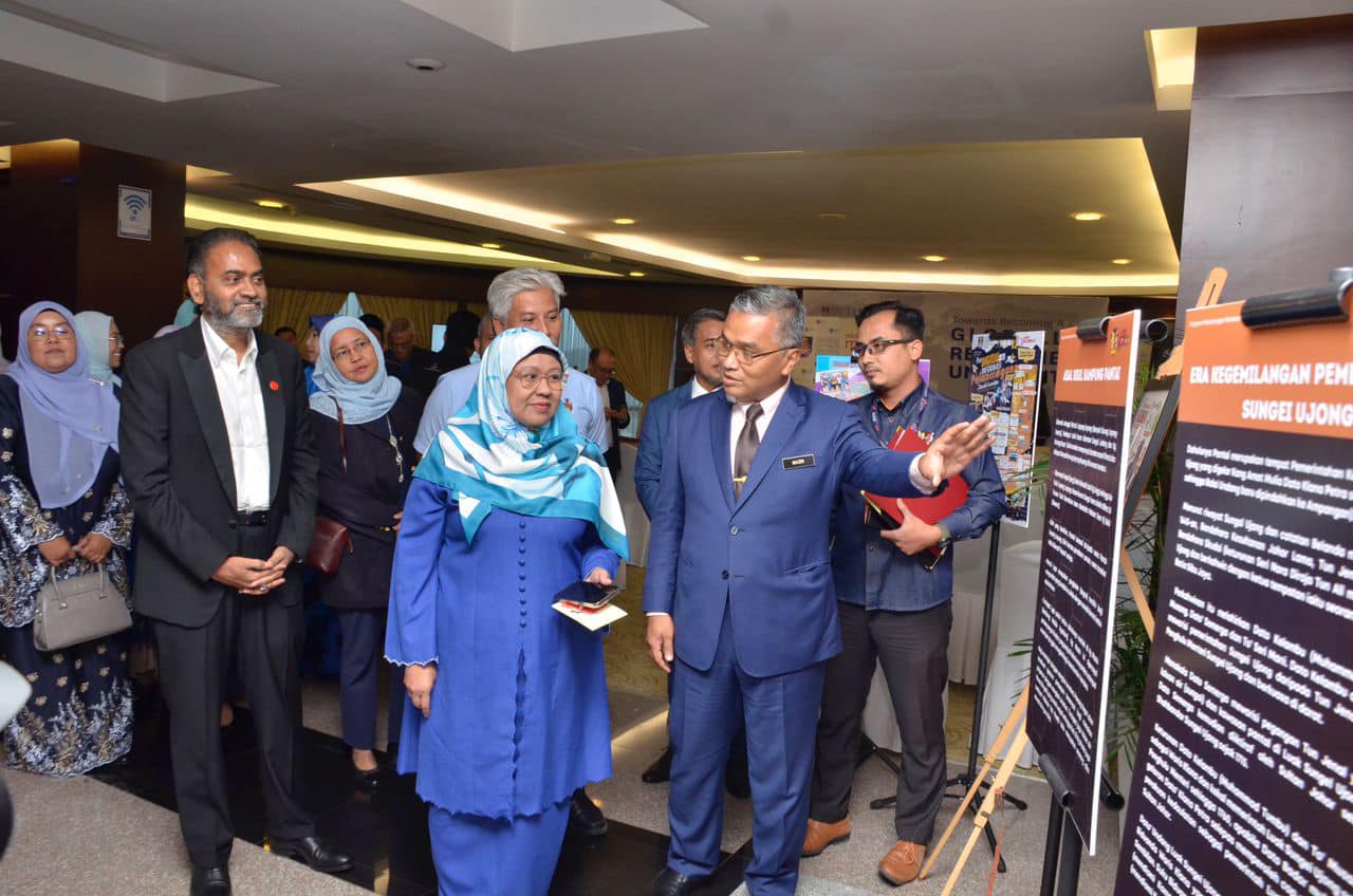 MAJLIS MENANDATANGANI MEMORANDUM PERSEFAHAMAN MOU DI ANTARA UITM DAN MBS