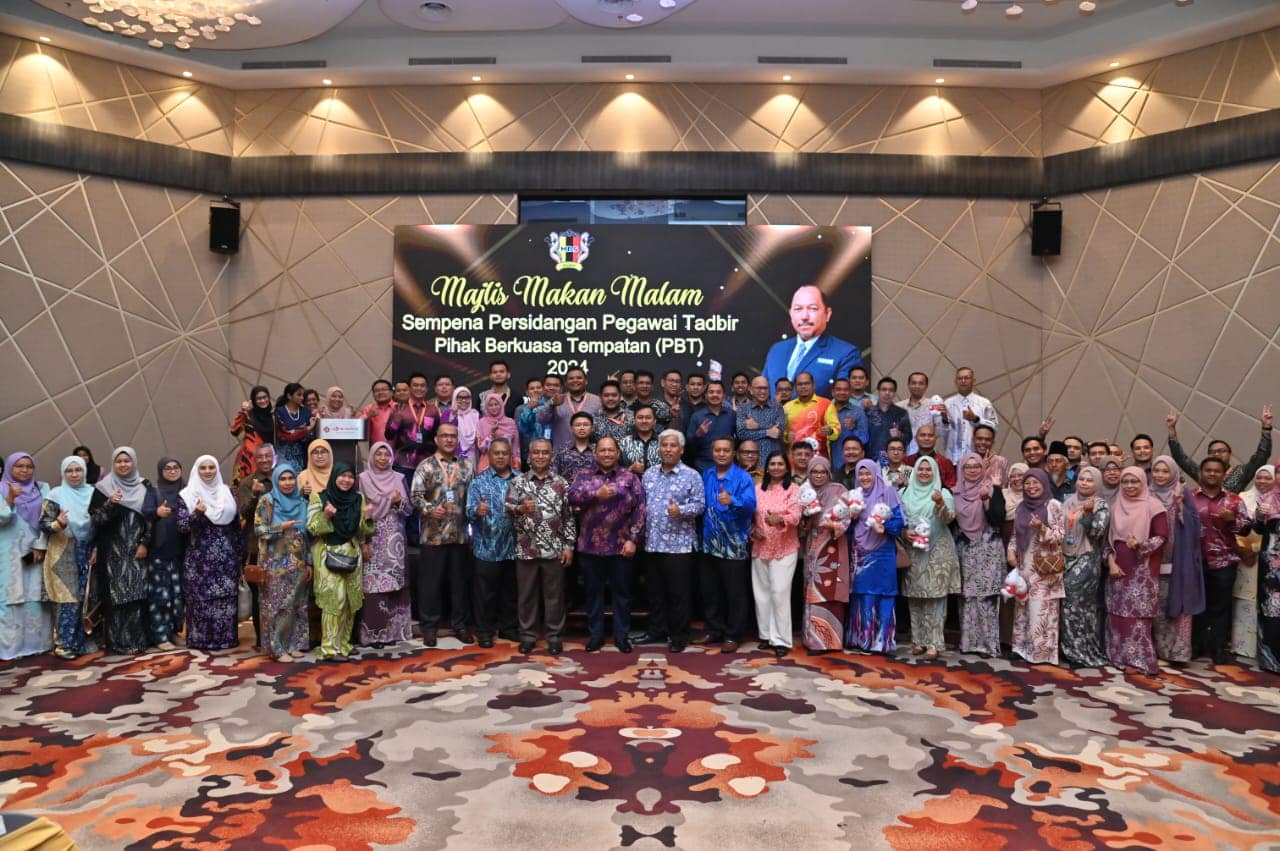Pegawai Tadbir 1
