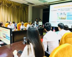 Sesi pembentangan Sektor Pelancongan oleh pelajar Kolej INTI