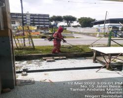  PEMOTONGAN RUMPUT