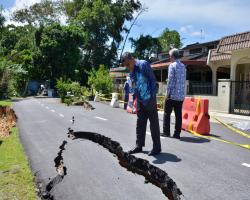 TANAH RUNTUH.