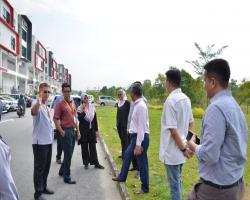 LAWATAN TURUN PADANG DATUK BANDAR DI KEMAYAN SQUARE