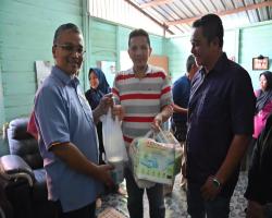 LAWATAN PEMBERIAN SUMBANGAN KERUSI RODA DI KAWASAN TAMAN MANTIN DALAM