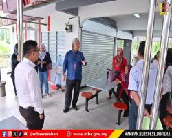 MAJLIS PENYERAHAN SURAT TAWARAN KEPADA PENIAGA