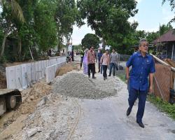 DATUK BANDAR TINJAU PROJEK MENAIKTARAF LONGKANG MONSOON KG. JIBOI