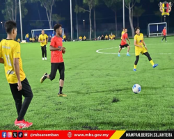 PERLAWANAN PERSAHABATAN BOLA SEPAK BERSAMA PEJABAT MENTERI BESAR NEGERI SEMBILAN