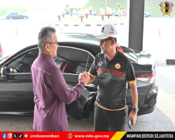 MAJLIS PENYERAHAN KERJA-KERJA PROJEK MENAIKTARAF STADIUM TUANKU ABDUL RAHMAN PAROI, NEGERI SEMBILAN DARUL KHUSUS