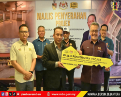 MAJLIS PENYERAHAN KERJA-KERJA PROJEK MENAIKTARAF STADIUM TUANKU ABDUL RAHMAN PAROI, NEGERI SEMBILAN DARUL KHUSUS